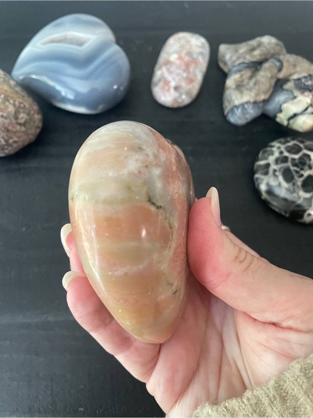 Large polished crystal, heart and peach calcite - Picture 10 of 10